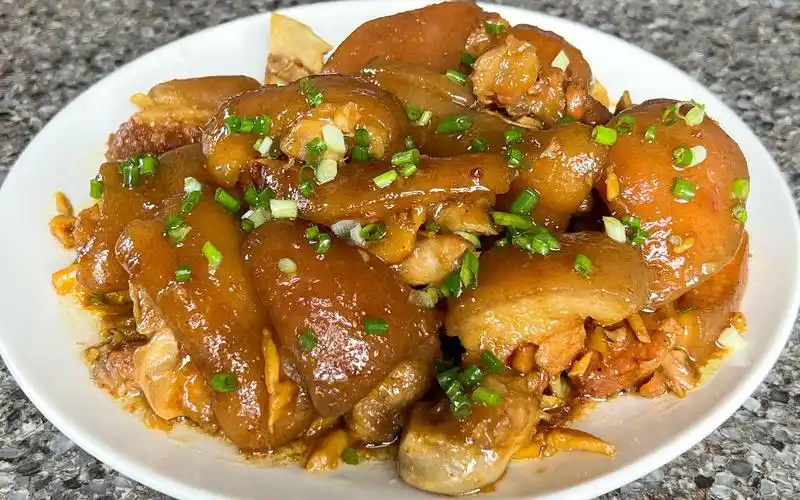 电饭锅沙姜焗猪手,开盖香气扑鼻,软嫩入味,肥而不腻