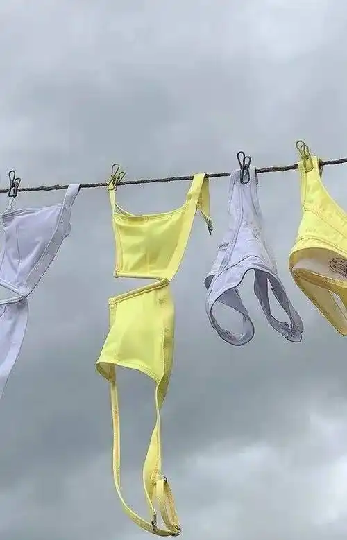 内裤上的分泌物,可以说是女性生殖系统的晴雨表,而内裤容易湿湿哒哒