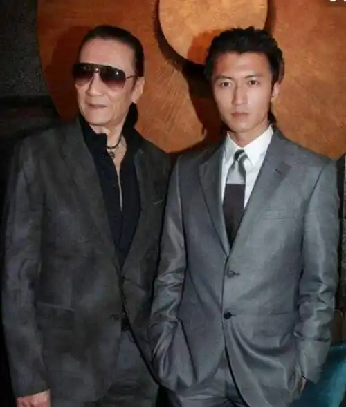 谢贤小46岁的她,两人在一起12年,分手后胖成大妈无人敢娶_感情_谢霆锋