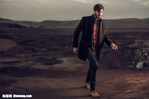 分辨率:  300 dpi 芳纪 图片素材 人物图库 男性男人 > 野外行走的