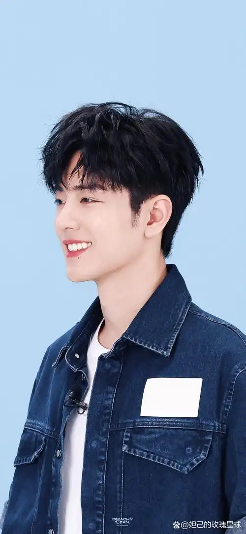 今晚直播的肖战,真的好帅啊,卷发,牛仔,可爱,帅气的肖战.我很是心动