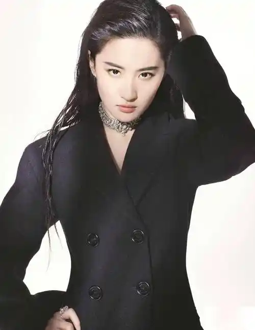 刘亦菲迷人魅力与饱满身材的完美诠释,这谁顶得住!