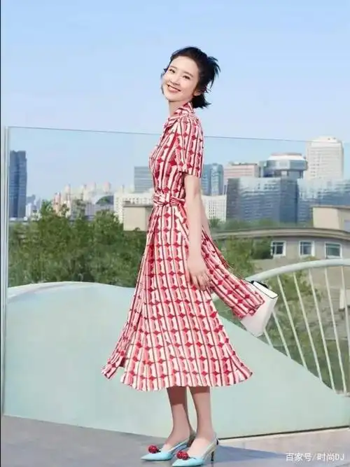 张若昀的老婆唐艺昕,怎么穿怎么好看!美的不可挑剔