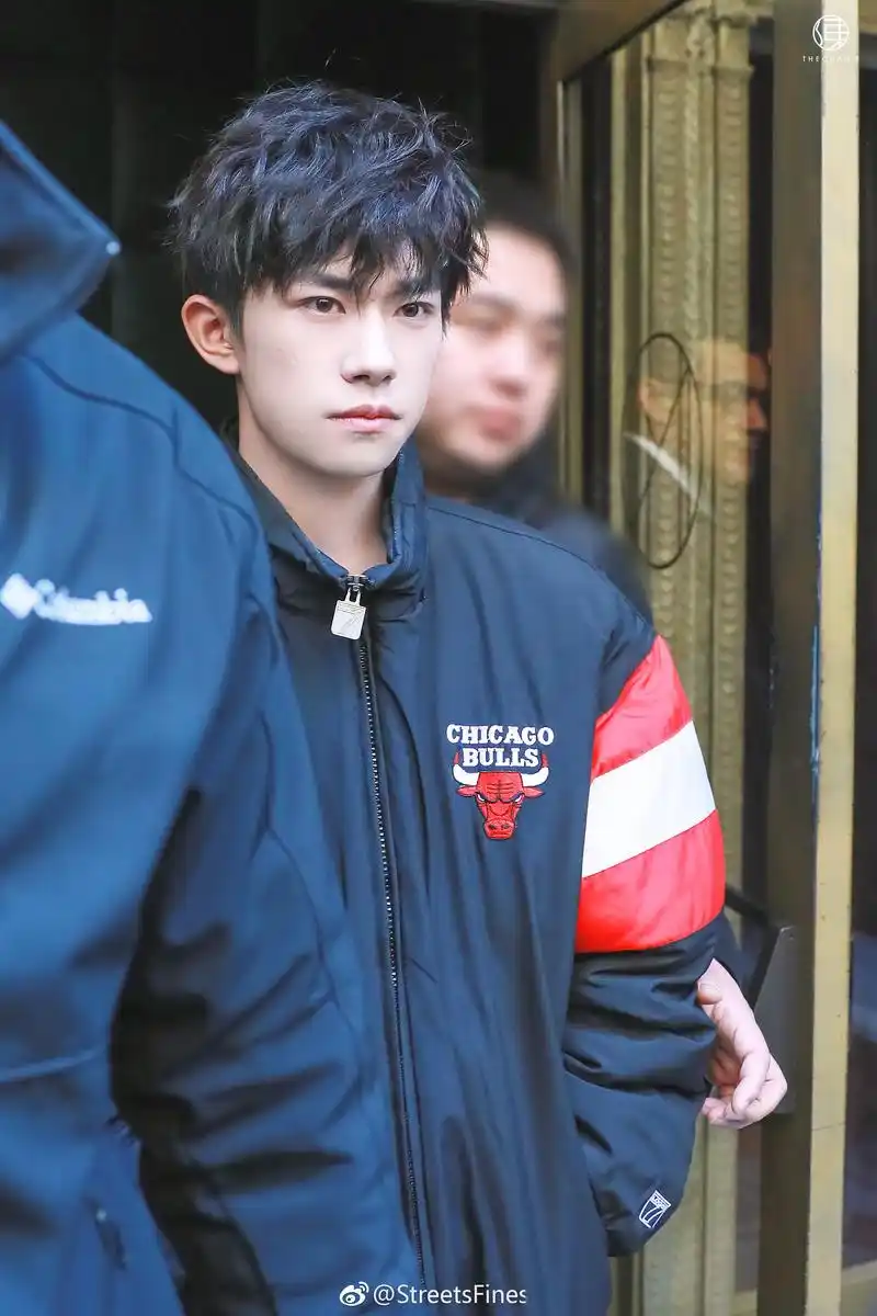 易烊千玺洛杉矶街拍,气质a爆了.