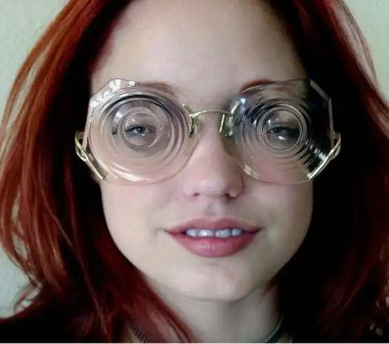 高度近视出现这五种信号,眼睛就危险了