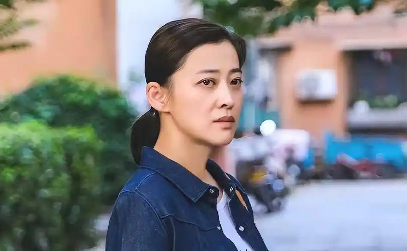《香樟树》播出18年,演员境况差距大,有人获视后,有人退圈嫁人_梅婷