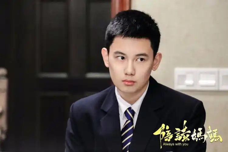 《陪读妈妈》胡先煦剧照电视剧《陪读妈妈》由上海新海润文化发展有限