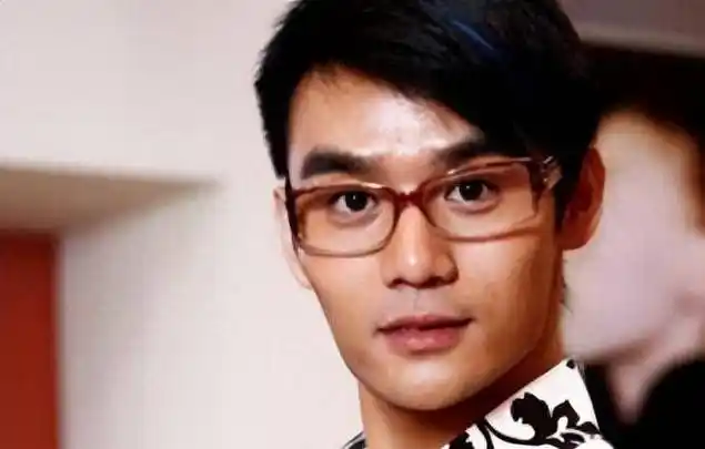 王凯1982年出生于湖北武汉.