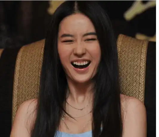 都说笑一笑十年少,刘亦菲一笑会这么的老