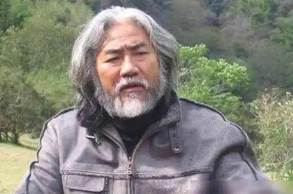 张纪中晚年再得贵子与娇妻杜星霖喜迎新生命