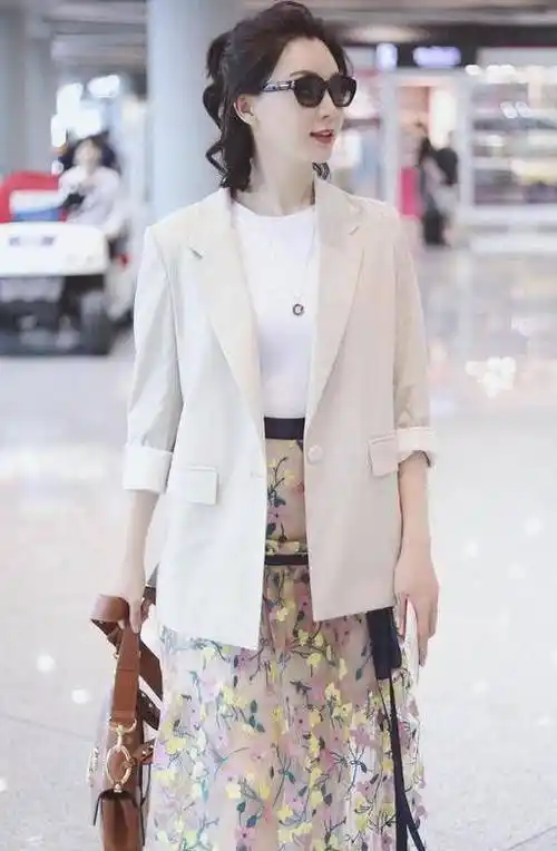 陈数教穿衣西服穿搭演绎优雅知性时尚并不遥远