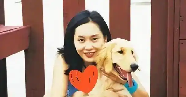 52岁朱茵境遇:住深山残屋,开2万块破车,却说嫁给黄贯中很高兴