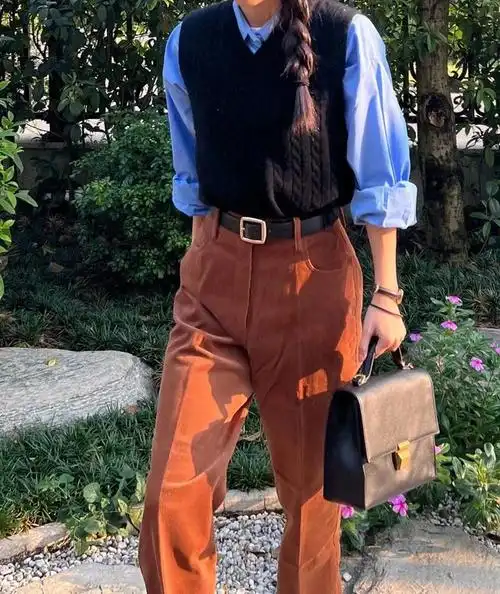 藏蓝色上衣配什么颜色下装