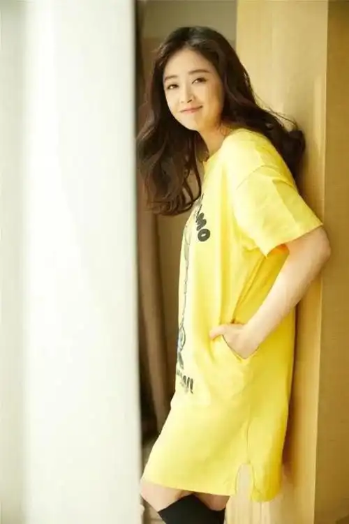 蒋欣瘦到脱相腿还没旁人一半粗网友饿死我也没有这种骨感美