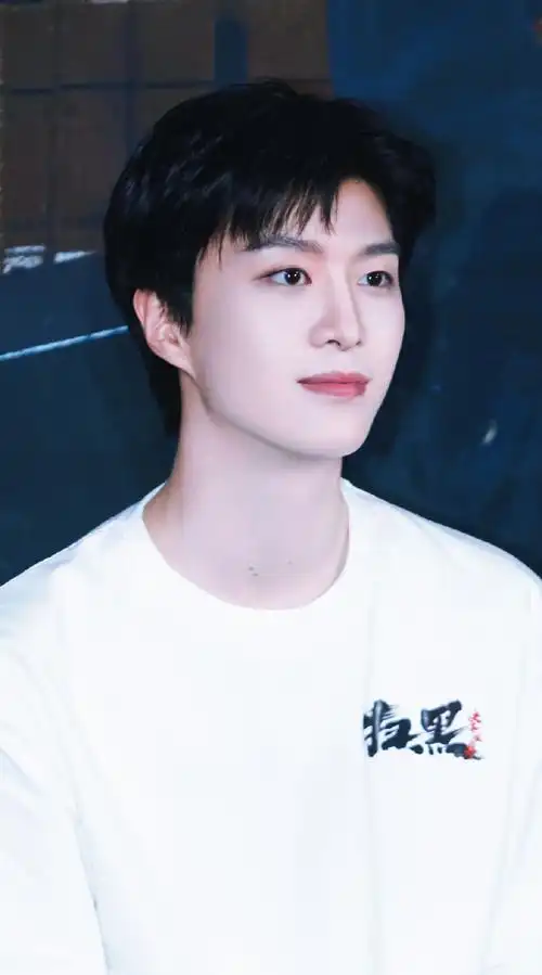 范丞丞壁纸抱图留言#范丞丞扫黑拨云见日