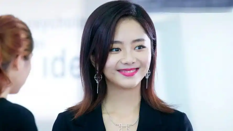 狐狸的夏天第一季谭松韵霸气归来黑心总裁瞬间变脸