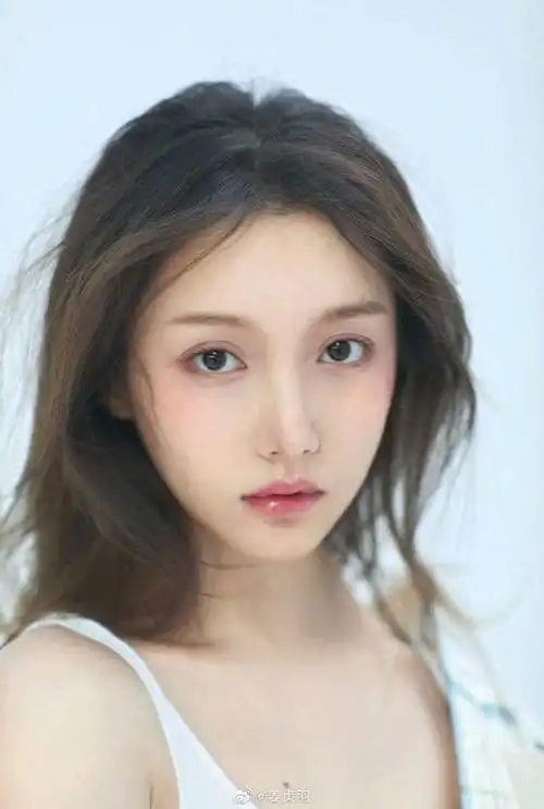 创造营2020姜贞羽生活照