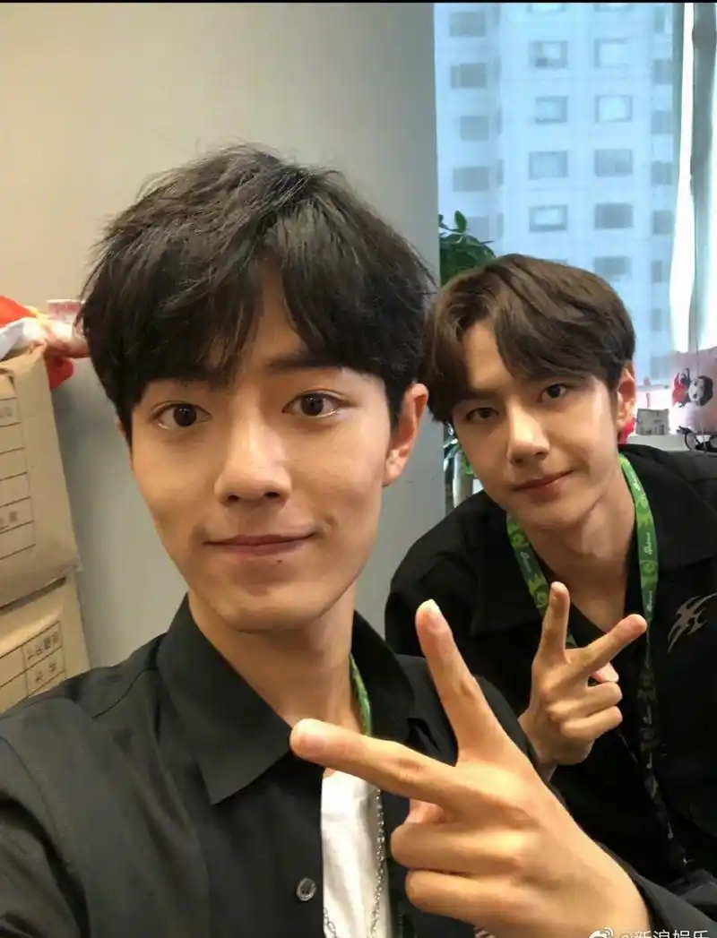 君一肖# #王一博# #肖战# 看点真图,都是真的不能再真的真同框真合照