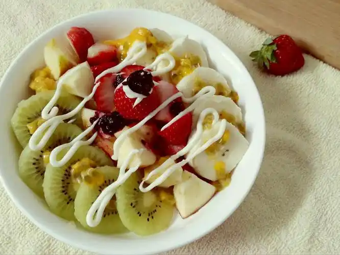 苹果沙拉简单怎么做好吃(用香蕉苹果怎样做水果沙拉)-第3张图片