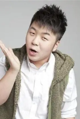 杜海涛姓名:杜海涛身份:快乐大本营主持人出生年份:1987年职业:主持人