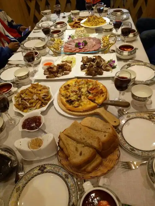 中午在玛莎西餐厅吃西餐,这是我人生中第二次吃西餐.