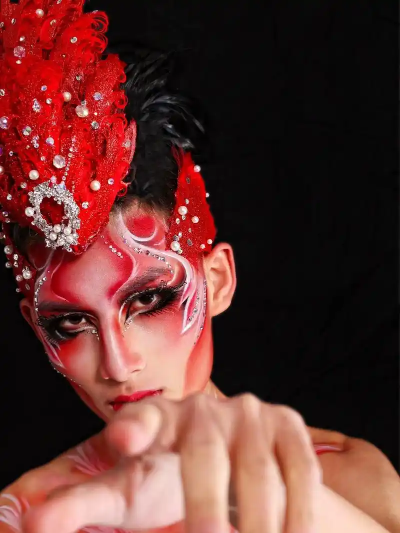 舞台妆# #舞台妆彩绘# #身体彩绘# #梦幻妆# #彩绘舞台妆