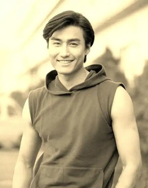 他被称中国第一男模,与陈冠希父亲传绯闻,错过瞿颖,成隐形富豪