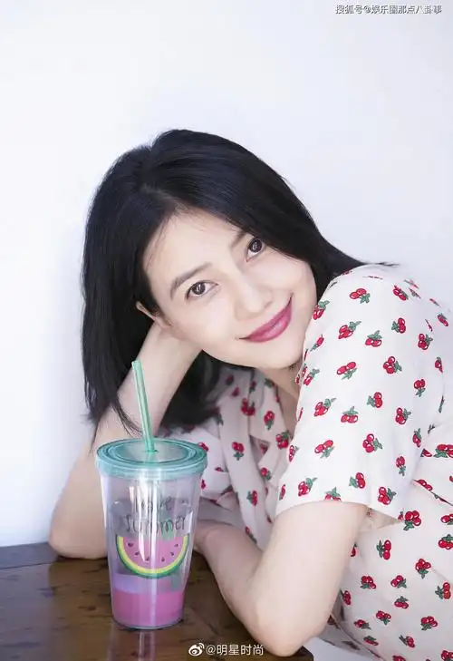 高圆圆小学时的证件照