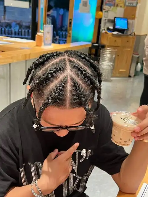 这种造型的男生女生们能驾驭嘛地垄沟辫