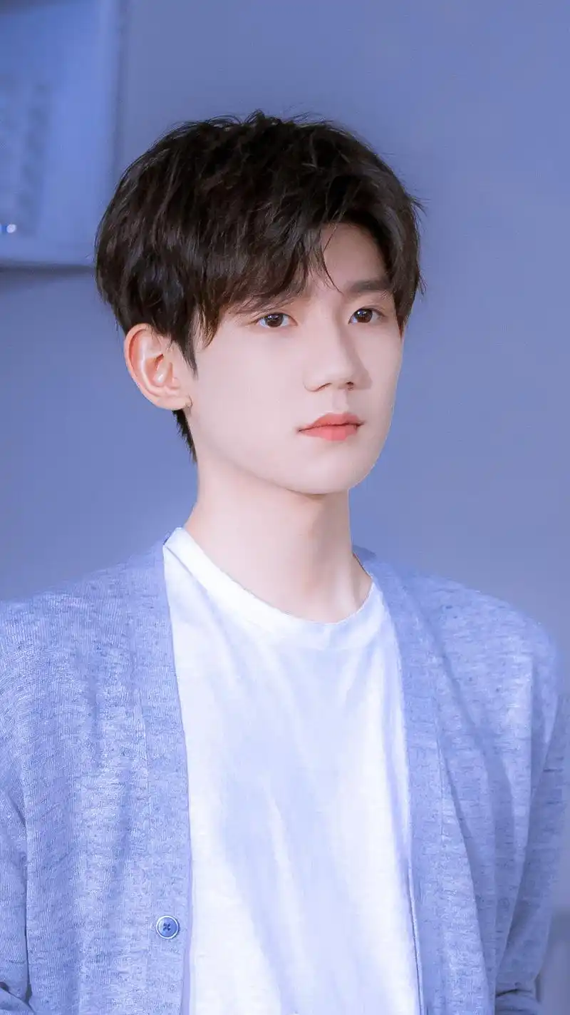 tfboys分享200616饭修王源居家美图合集居家男友帅气来袭