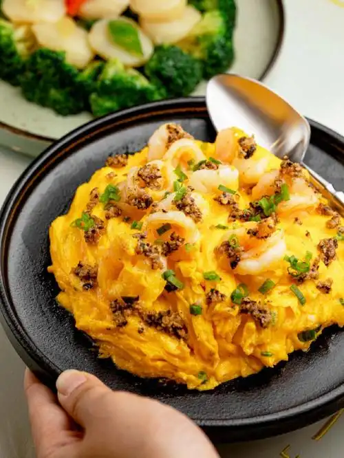 港式菜肴营养天花板黑松露滑蛋虾仁