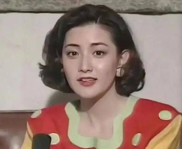 都还记得大长今李英爱吗一袭黑裙惊艳亮相网友不会老