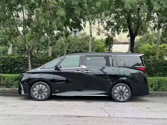 全新一代丰田埃尔法正式上市售89909090万元