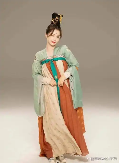 在唐朝的穿衣打扮中,服饰承担的伦理表现