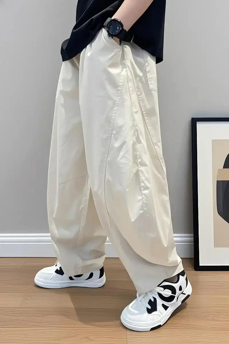 一条裤子引发的惊喜.暑假的露营日,小雨特意给10岁的儿子穿上