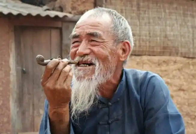 爷爷的胡子像什么,比喻句造句大全(共8句)_日记100字