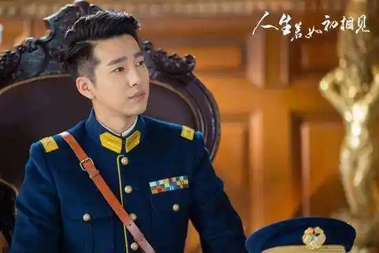 还记得2016年,邹廷威在热播剧《老九门》中不过几分钟的戏份,却引来了