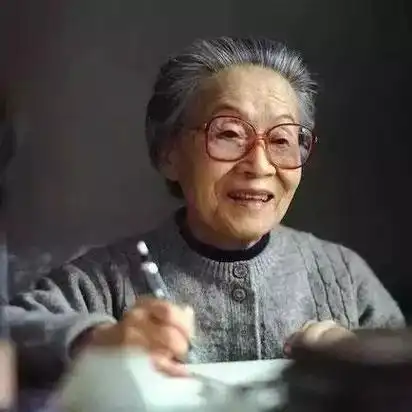 学书法什么时候都不晚,杨绛古稀之年才学,请钱钟书当书法老师