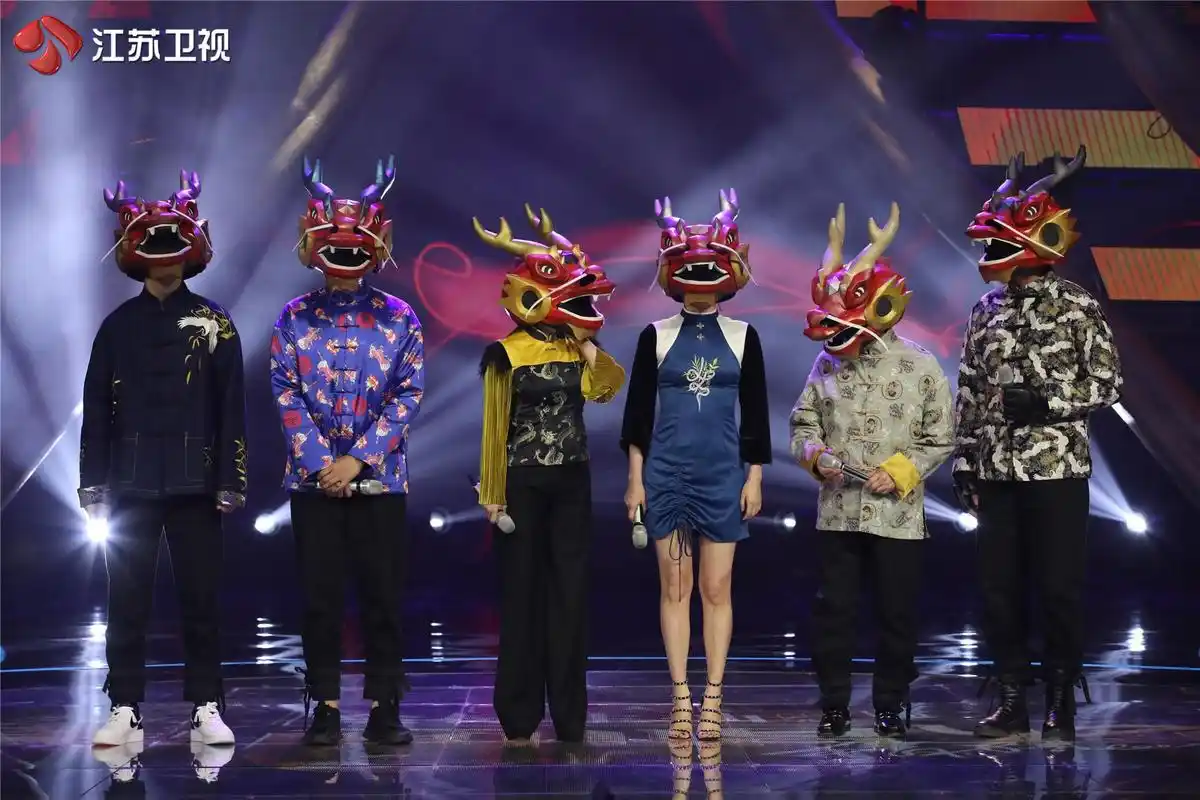 蒙面唱将猜猜猜第四季今晚首播猜评团展现缜密推理能力