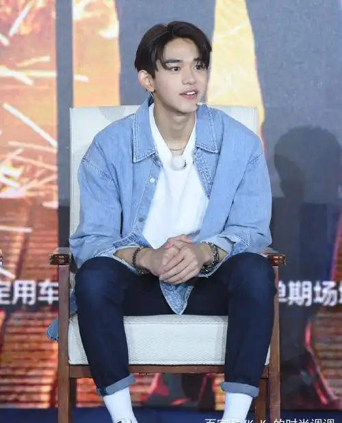 新一季跑男"大嘴猴"男孩黄旭熙太帅了吧!私服更是超养眼!