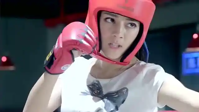 麻辣变形计:柳莎挑战小迪,不料不肯认输,被虐惨