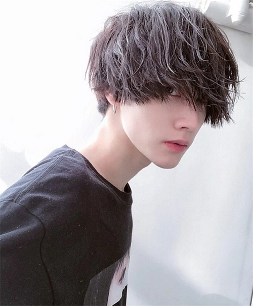 日系纹理烫空气烫 年轻男生热门发型_男生烫发 - 美发站