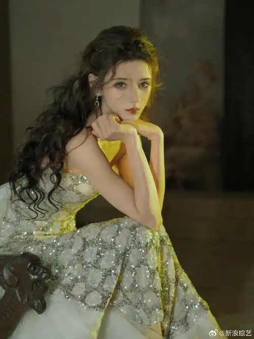 #张予曦微博之夜第二套##张予曦爆闪鱼尾裙#