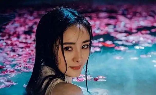 回顾难怪导演不敢拍下半身镜头下拉是不能偷看的尴尬景象