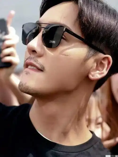 刘昊然,蔡徐坤胡子造型绝了!