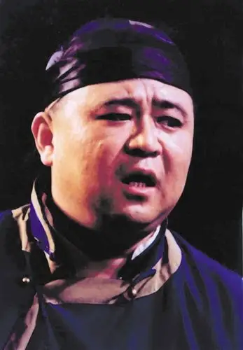 梁冠华饰王利发