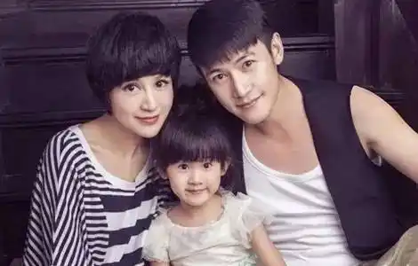 孩子看似是与爸妈是分离的,是一个独立的个体,但是同一屋檐下,与自己