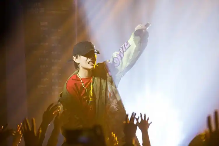 yh live联合公演首秀 9组实力rapper获关注