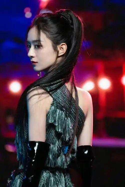 看了赵丽颖的侧脸,才知道这种"鼻子"有多完美!_比例_面部_美女