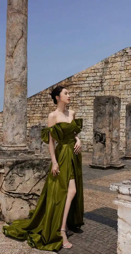 董璇绿色鎏光look,绿色抹身材连衣裙高级感十足,大气减龄 _时尚_舞儿